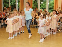 Tanzstudio Potsdam – Auftritt Kindertanzgruppe vor Senioren